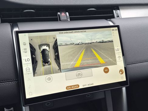 New 2026 Land Rover Discovery Sport Landmark AWD/4WD image 30