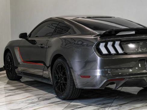 Used 2017 Ford Mustang Coupe RWD image 13