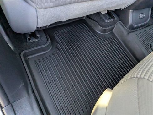 Used 2023 Toyota Highlander LE image 32