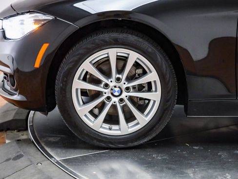 Used 2018 BMW 320i Sedan image 12