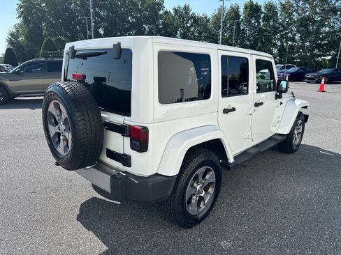 Used 2017 Jeep Wrangler Unlimited Sahara w/ Connectivity Group AWD/4WD image 8