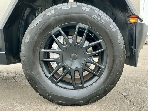 Used 2024 Tesla Cybertruck AWD Crew Cab image 20