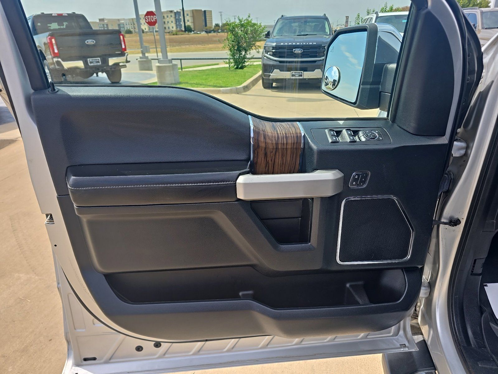 Used 2018 Ford F150 Lariat AWD/4WD image 17