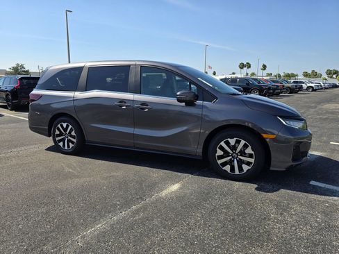 New 2026 Honda Odyssey EX-L image 2