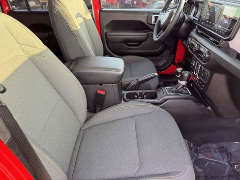 Certified 2025 Jeep Wrangler Willys image 8