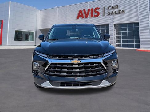 Used 2025 Chevrolet Blazer LT FWD image 2