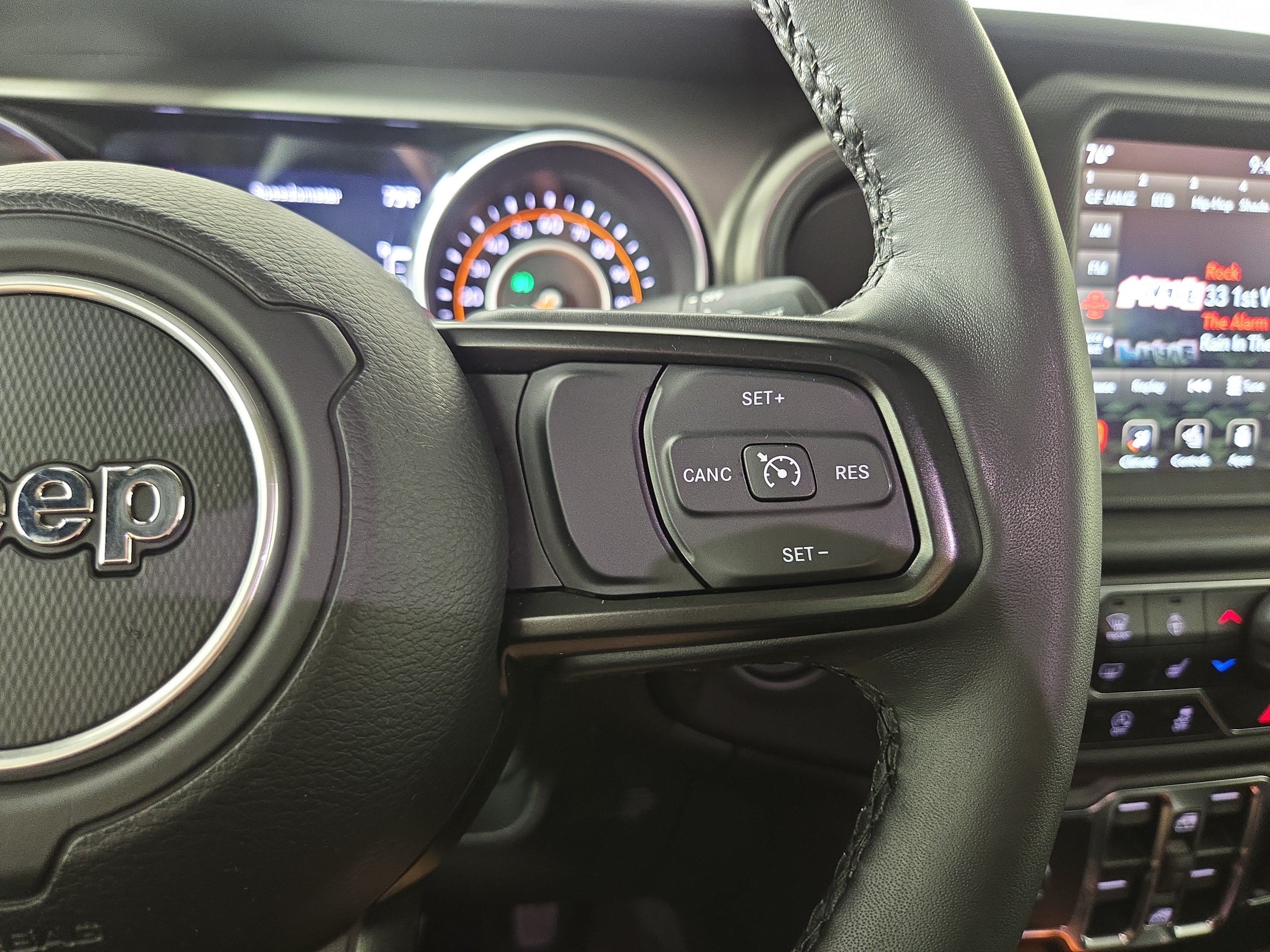 Used 2022 Jeep Gladiator Overland AWD/4WD image 17