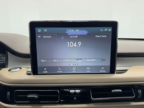 Used 2023 Lincoln Aviator 2WD w/ Premium Package image 29