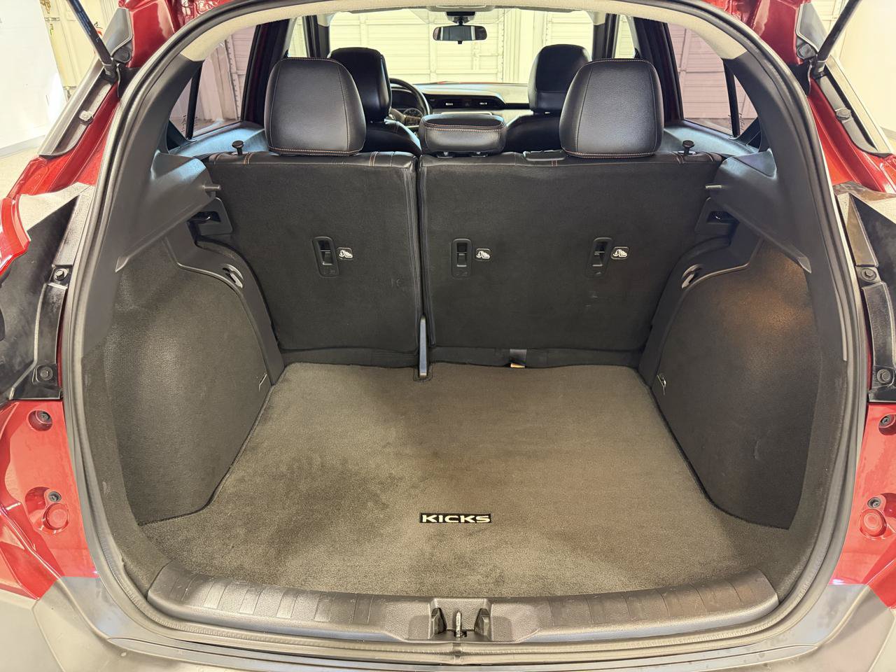 Used 2020 Nissan Kicks SR w/ SR Premium Package FWD image 8