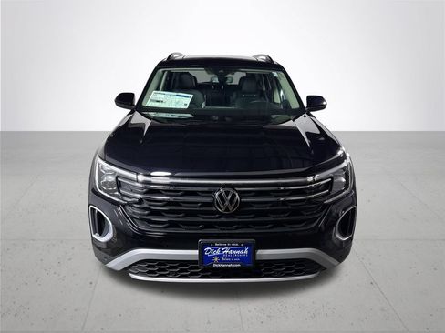 New 2026 Volkswagen Atlas Peak Edition AWD/4WD image 3
