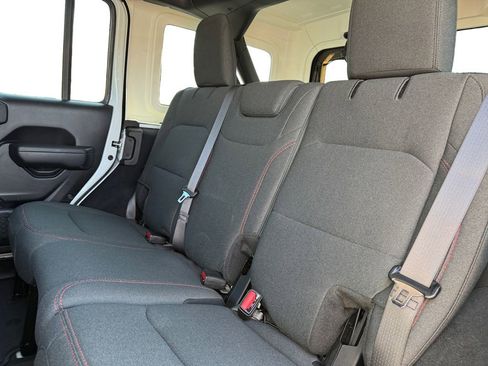 Used 2025 Jeep Wrangler Unlimited Rubicon image 14