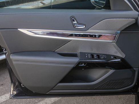 New 2026 BMW 740i w/ Premium Package image 17