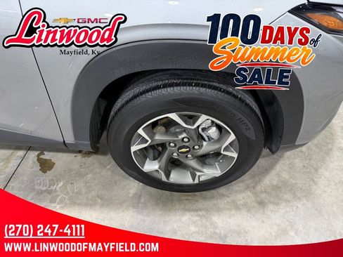 Used 2026 Chevrolet Trax LT FWD image 8