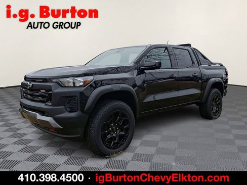 New 2026 Chevrolet Colorado Trail Boss w/ Midnight Edition AWD/4WD image 2