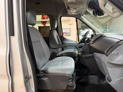 Used 2015 Ford Transit 150 XL RWD image 29