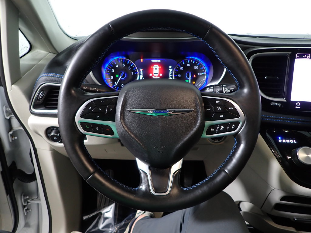 Used 2021 Chrysler Pacifica Touring-L FWD image 24