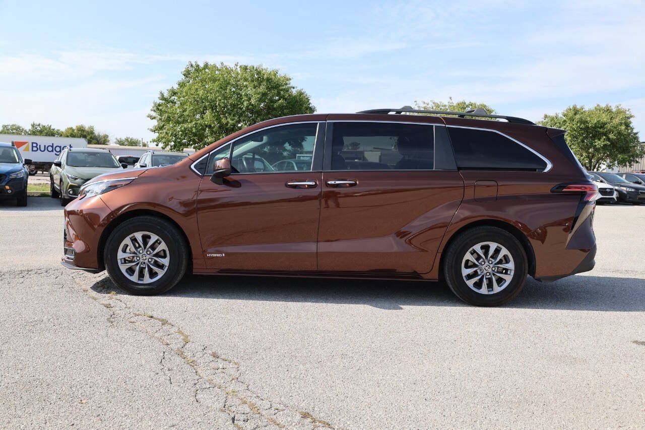 Used 2021 Toyota Sienna XLE FWD image 8