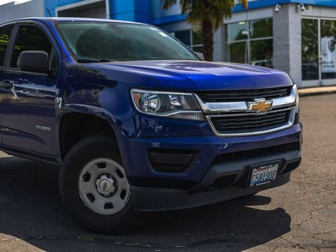 Used 2017 Chevrolet Colorado W/T AWD/4WD image 3
