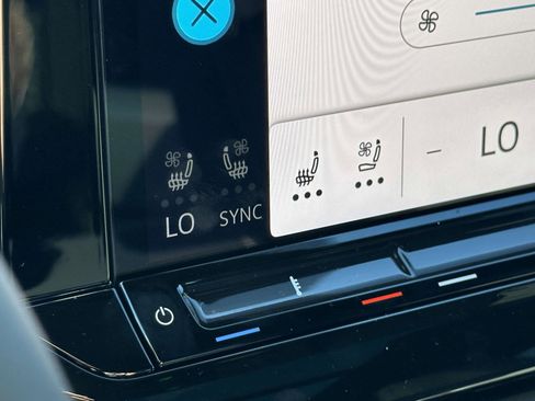 New 2026 Volkswagen Atlas Cross Sport SE image 29