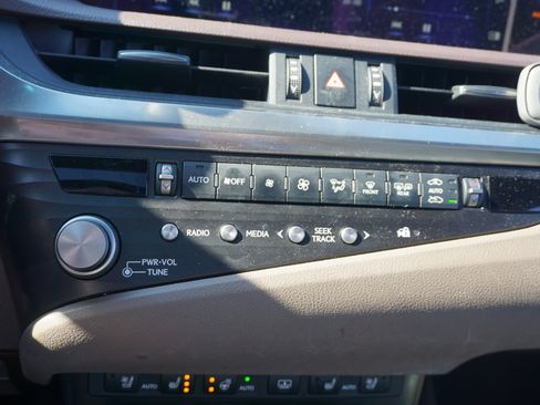 Used 2021 Lexus ES 350 Ultra Luxury w/ Accessory Package image 14