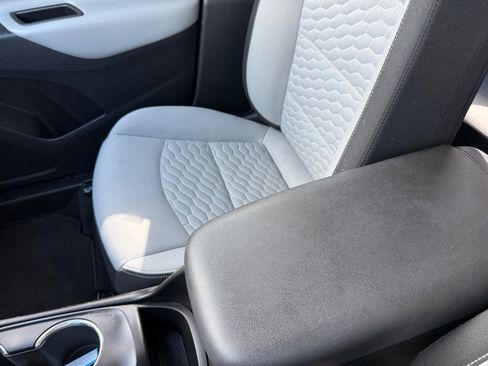 Used 2021 Chevrolet Equinox LS image 14