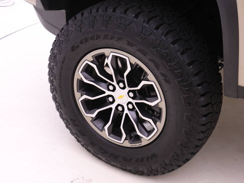 Used 2022 Chevrolet Colorado ZR2 image 11