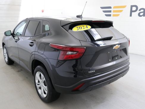 Used 2024 Chevrolet Trax LS image 7