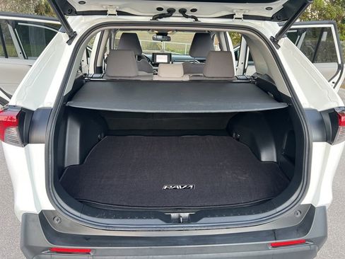 Used 2019 Toyota RAV4 XLE image 23