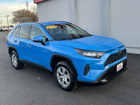 Used 2020 Toyota RAV4 LE image 4