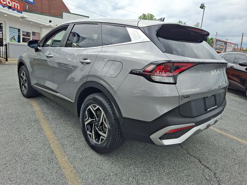 Used 2024 Kia Sportage LX AWD/4WD image 3