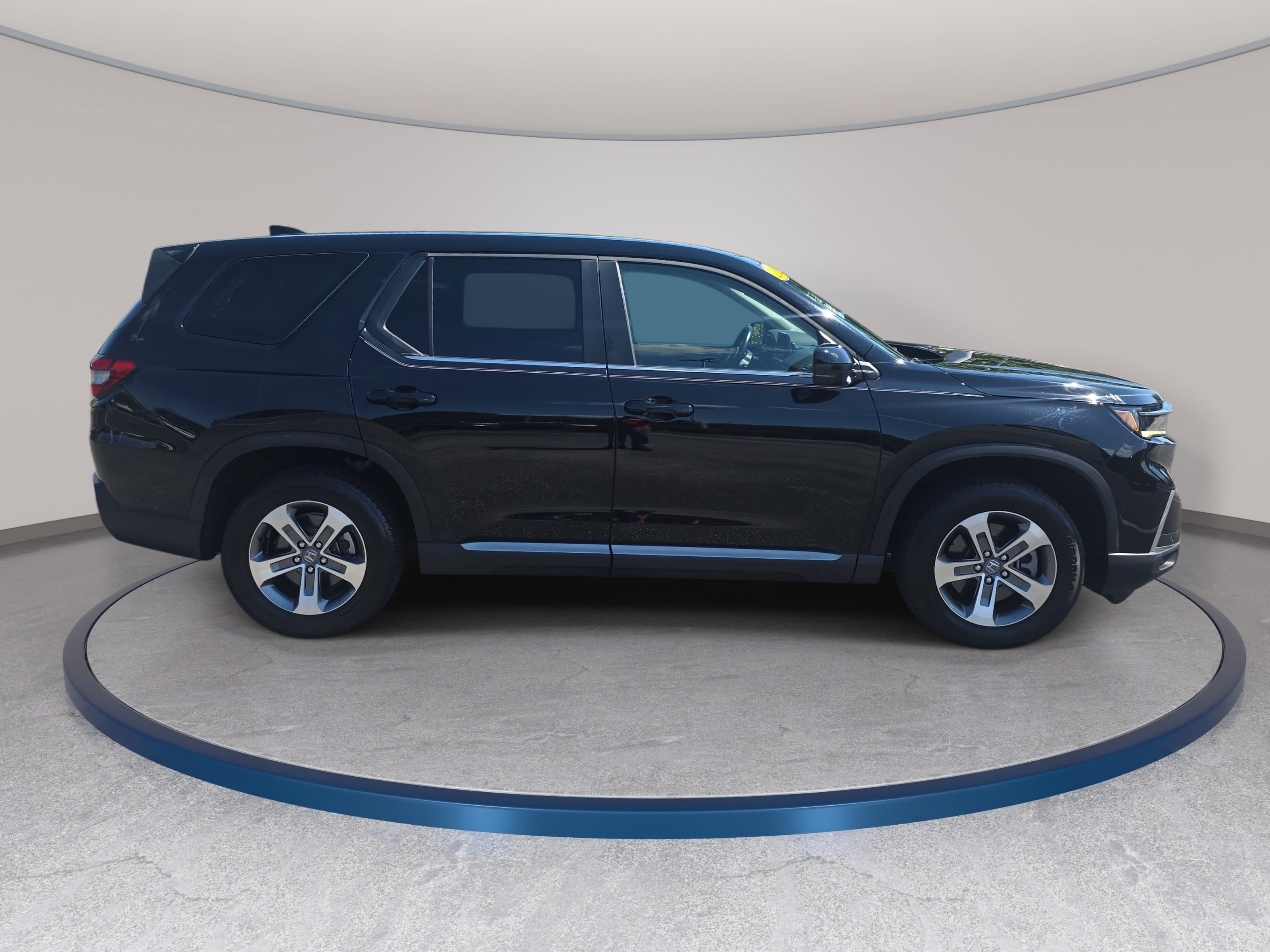 Certified 2025 Honda Pilot EX-L image 4