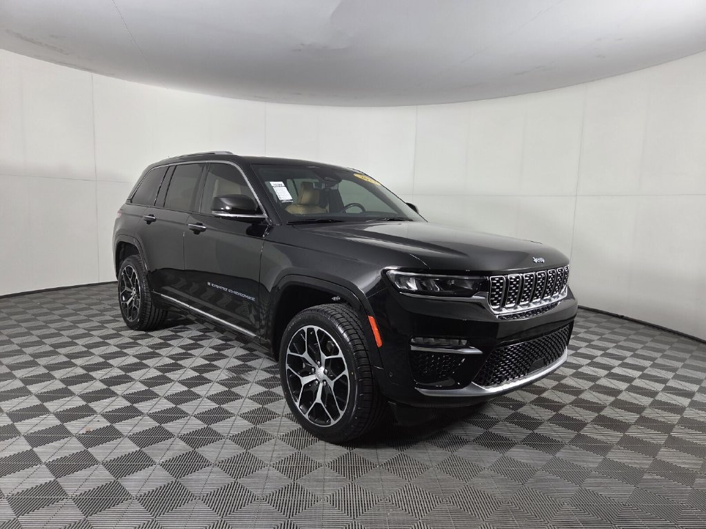 Used 2023 Jeep Grand Cherokee Summit AWD/4WD image 2