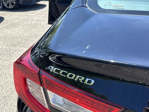 Used 2022 Honda Accord Touring image 11