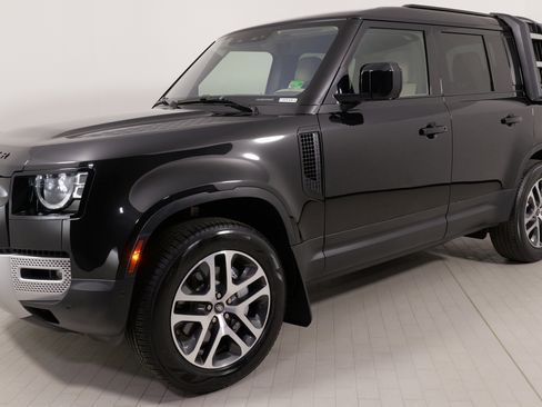 Used 2022 Land Rover Defender 110 SE image 4