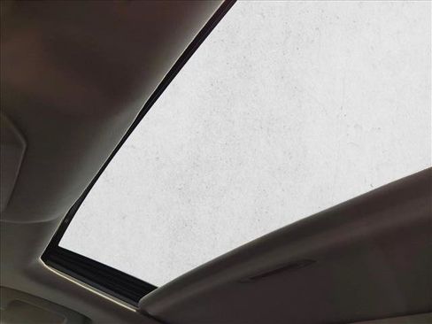 Used 2022 Toyota Highlander XLE FWD image 14