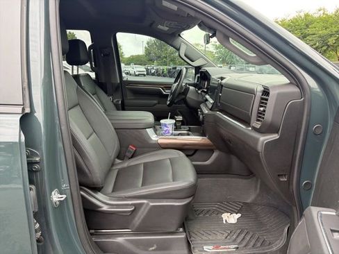 Used 2025 Chevrolet Silverado 1500 LT AWD/4WD image 11