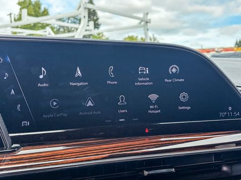Used 2022 Cadillac Escalade Premium Luxury AWD/4WD image 10