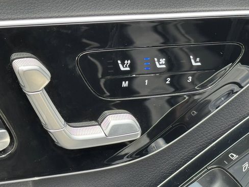 Used 2022 Mercedes-Benz S 500 4MATIC w/ AMG Line Package image 13