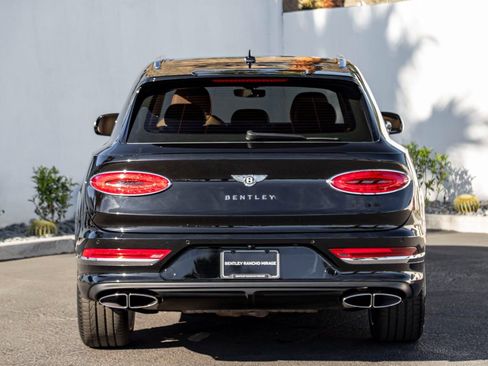 Certified 2023 Bentley Bentayga image 13
