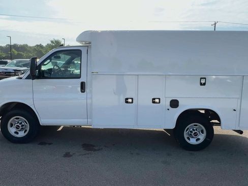 New 2025 GMC Savana 3500 w/ Power Convenience Package image 37