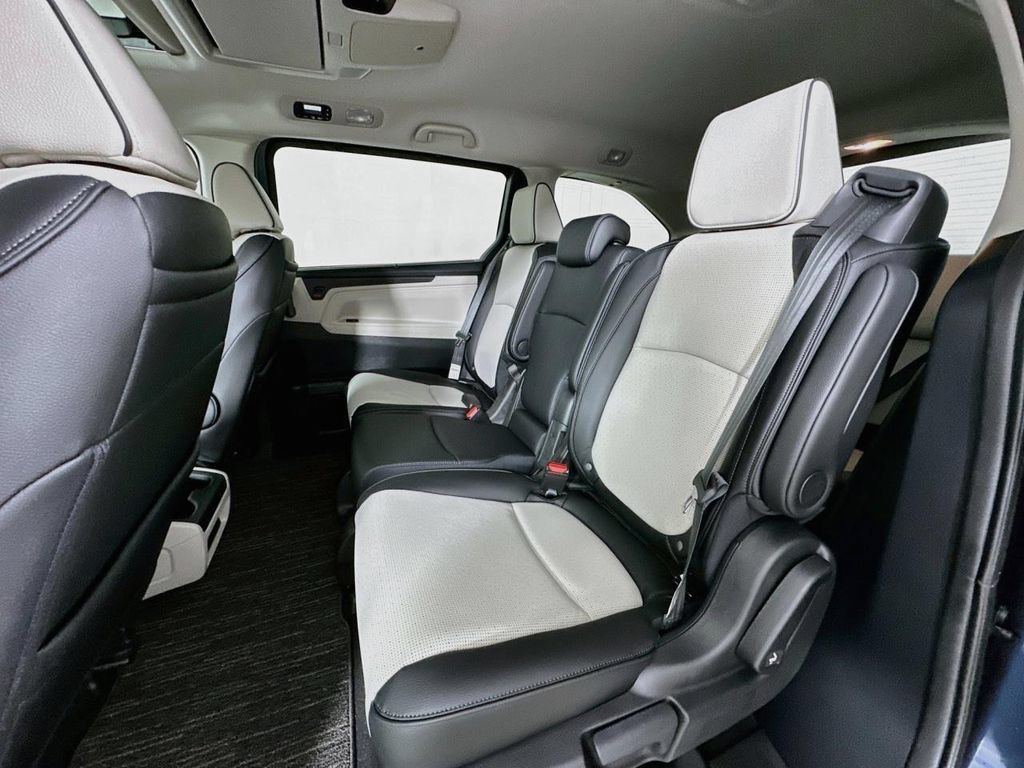 Used 2026 Honda Odyssey Elite image 17