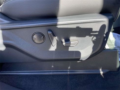 New 2026 Ford F250 Lariat w/ Black Appearance Package image 32