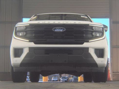 Used 2025 Ford Expedition Active image 11