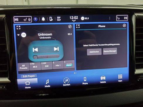 Used 2024 Chrysler Pacifica Touring-L image 15