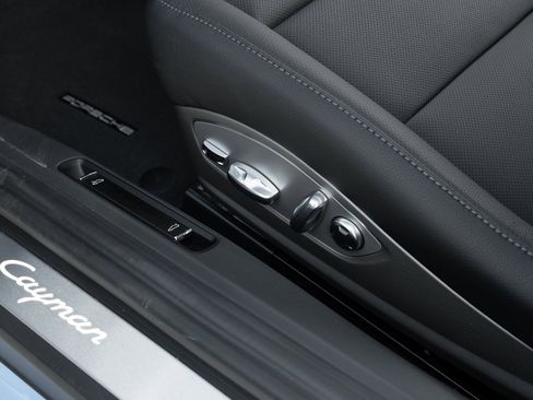 Used 2025 Porsche 718 Cayman image 22