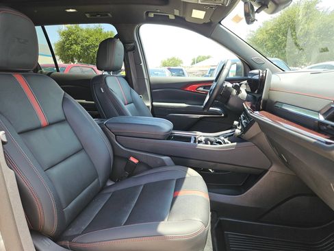 Certified 2025 Chevrolet Traverse RS w/ LPO, Floor Liner Package AWD/4WD image 26