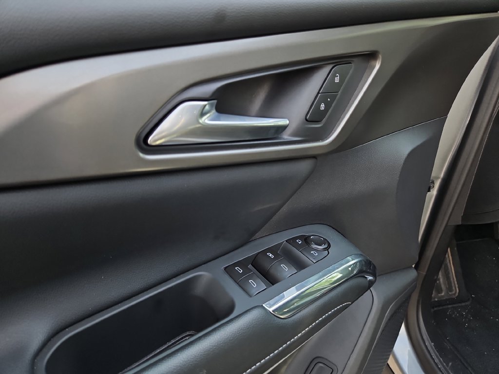 Used 2026 Chevrolet Traverse LT FWD image 25