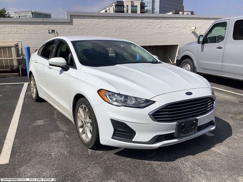 Used 2019 Ford Fusion SE image 4