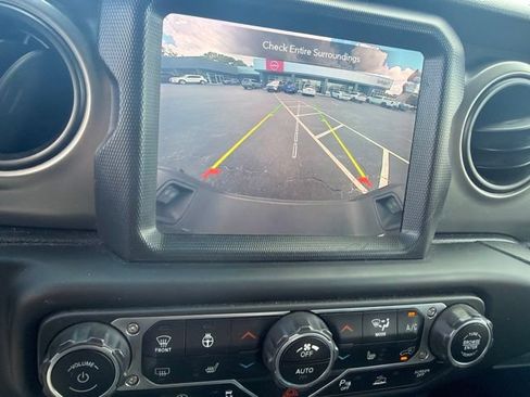 Used 2021 Jeep Gladiator Sport AWD/4WD image 15