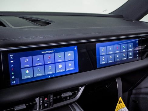 New 2026 Porsche Macan 4 Electric image 22